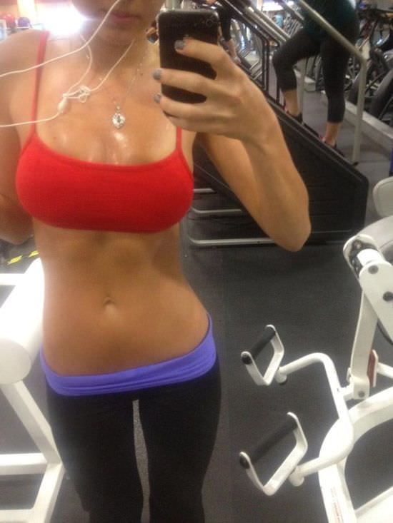 Стройные красотки в обтягивающих трико