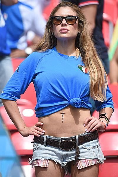 Сексуальные футбольные болельщицы