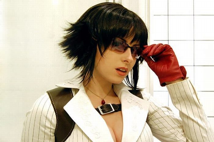 Крайне привлекательные косплейщицы в откровенных костюмах