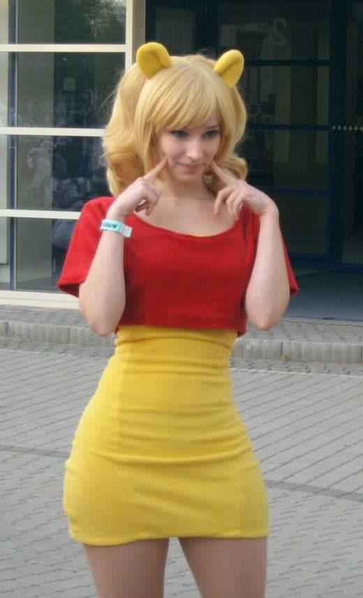 Крайне привлекательные косплейщицы в откровенных костюмах. Продолжение